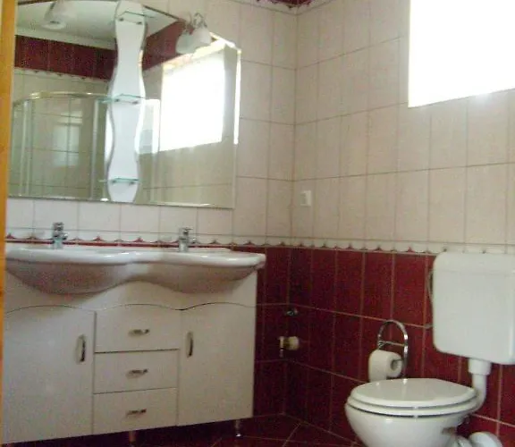 Andrea Vendeghaz Appartement *